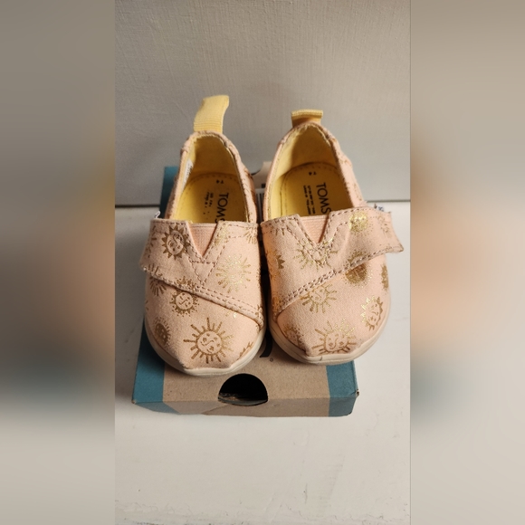 Tiny Toms Size 4 - Picture 3 of 4